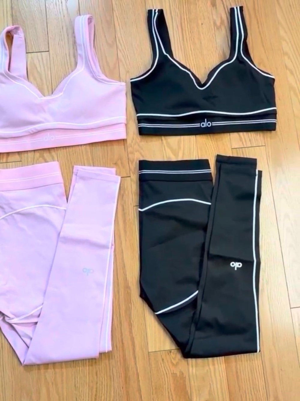 ALO Yoga Seamless V-Neck Sports Bra & Legging Sets - Light Blue, Pink, Black - Picture 4 of 4